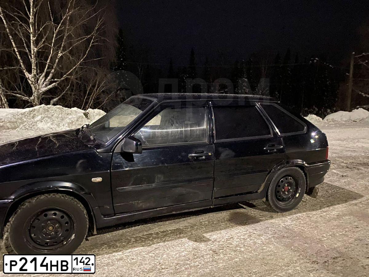 Фото автомобиля LADA 2114 SAMARA, 2011 — госномер Р214НВ142. Цвет: Сине-Черный