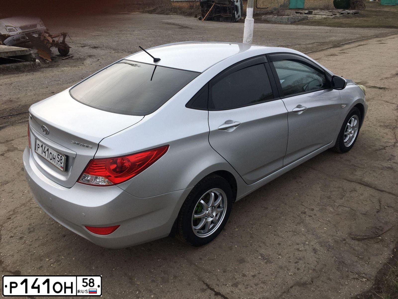 Фото автомобиля HYUNDAI SOLARIS, 2013 — госномер О923РС62. Цвет: Серебристый