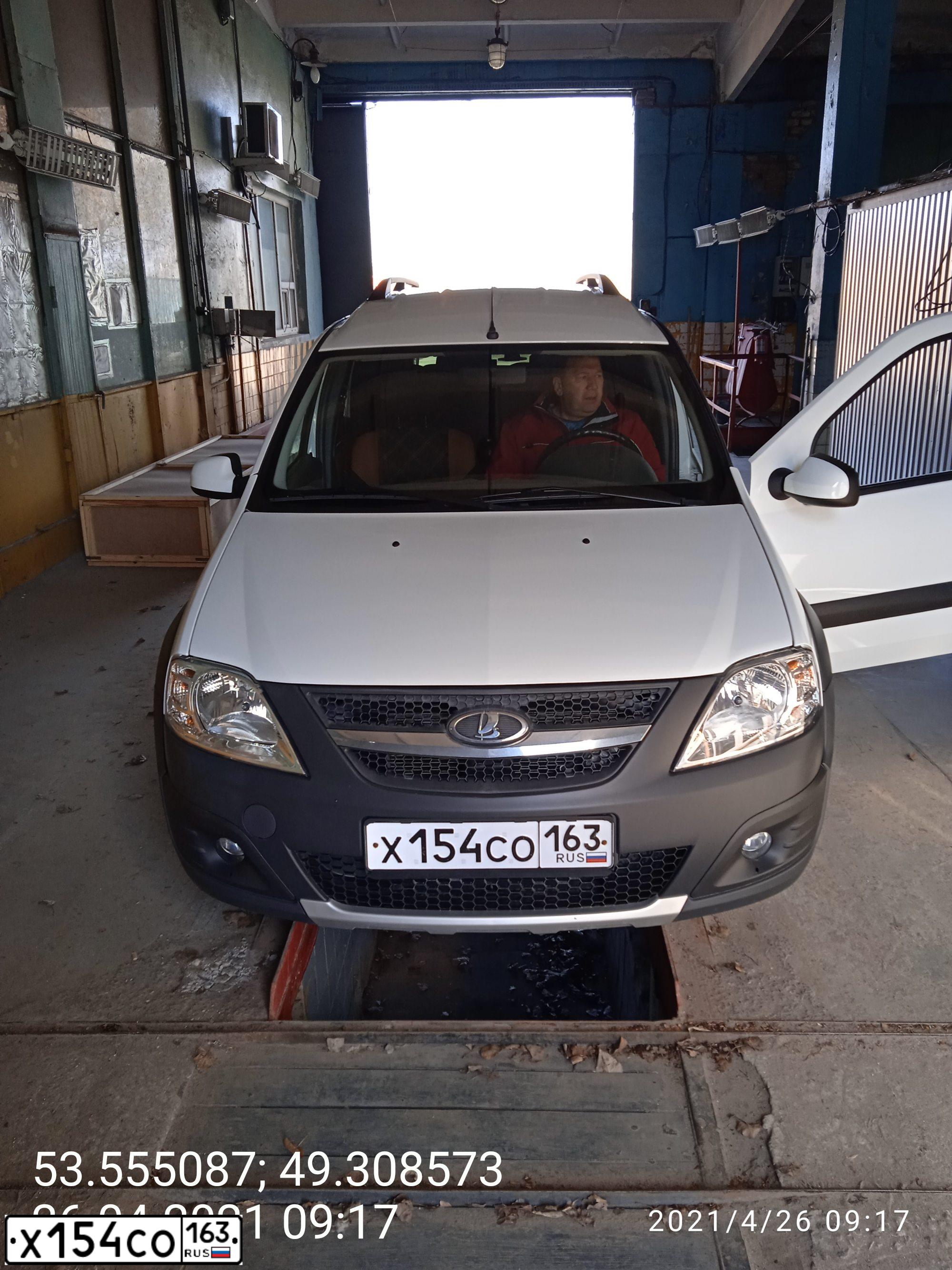 Фото автомобиля LADA LARGUS, 2017 — госномер Х154СО163. Цвет: БЕЛЫЙ