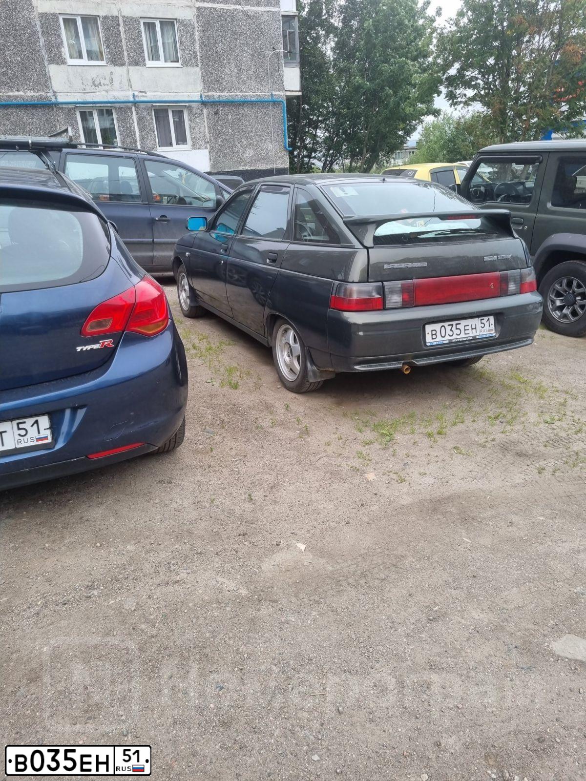 Фото автомобиля LADA 2112, 2006 — госномер В035ЕН51. Цвет: ТЕМНО-ЗЕЛЕНЫЙ