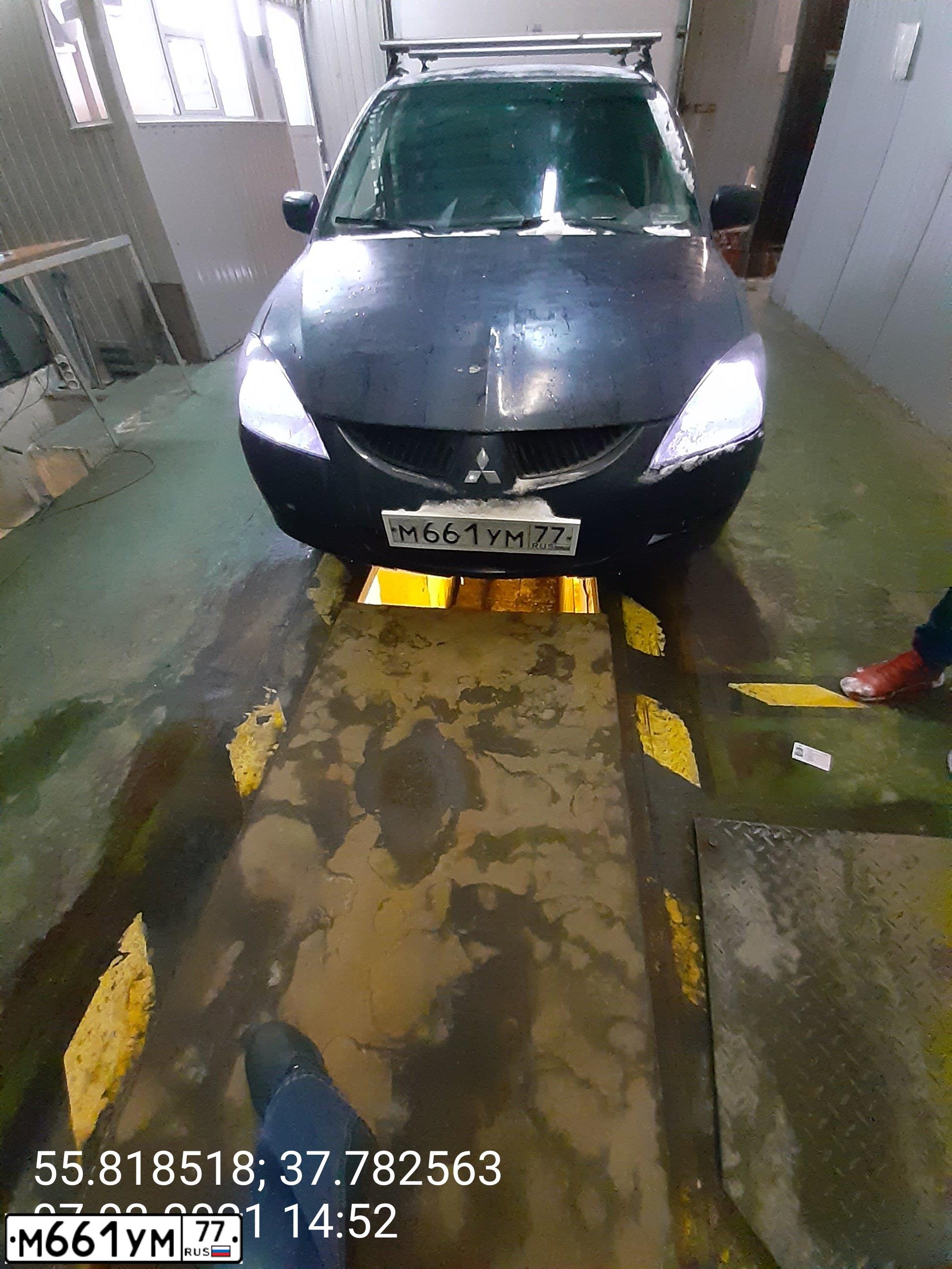 Фото автомобиля MITSUBISHI LANCER, 2006 — госномер М661УМ77. Цвет: синий