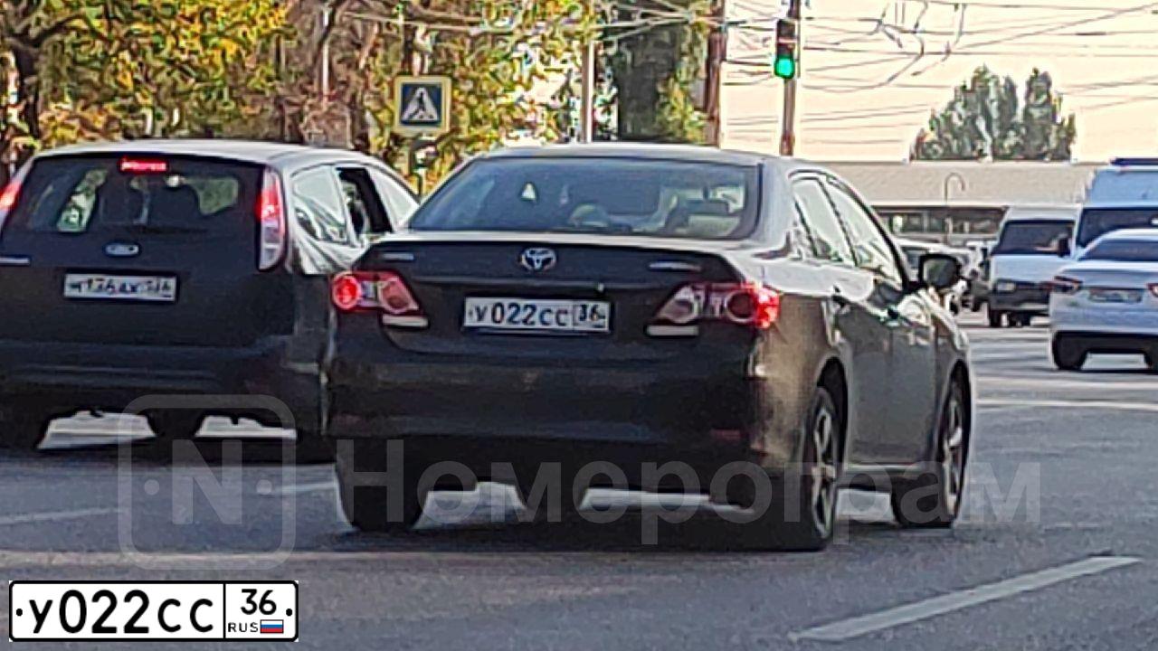 Фото автомобиля TOYOTA COROLLA, 2010 — госномер У022СС36. Цвет: ЧЕРНЫЙ