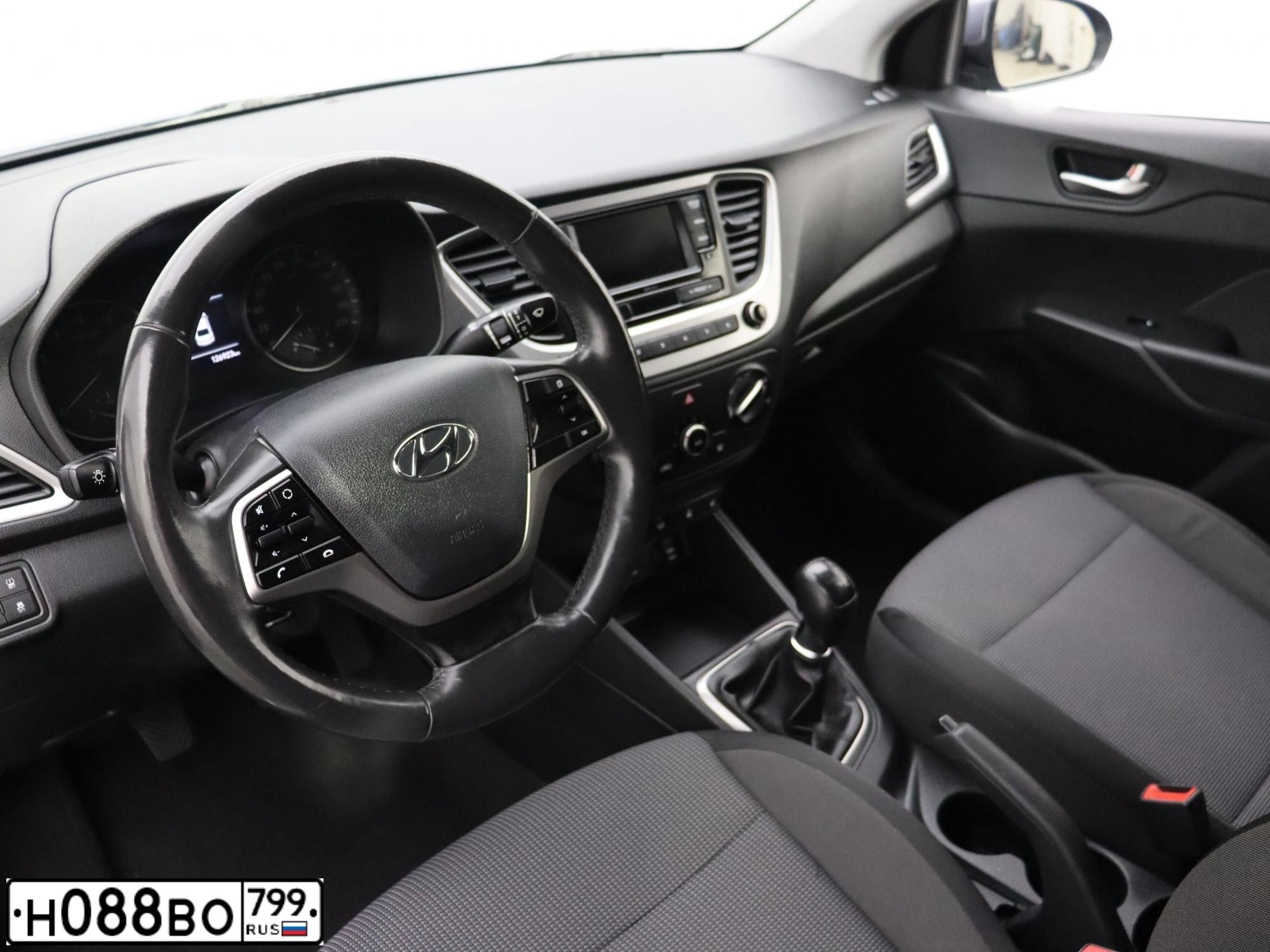 Фото автомобиля HYUNDAI SOLARIS, 2017 — госномер В459СС43. Цвет: СЕРЫЙ