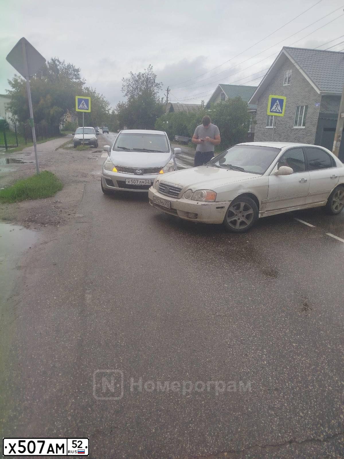 Фото автомобиля LADA 2109 SAMARA, 1998 — госномер Р188ЕК32. Цвет: ЧЕРНЫЙ