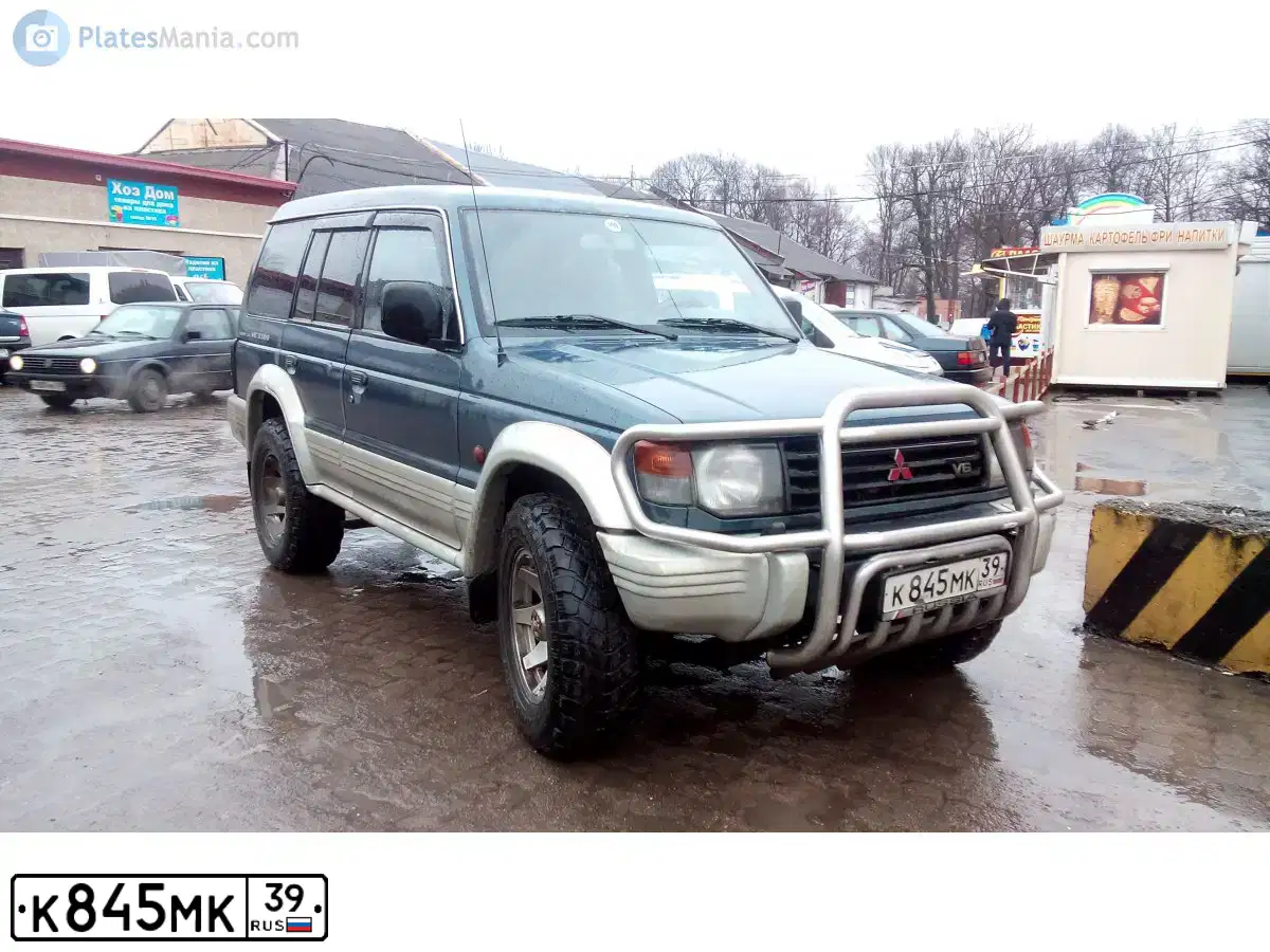 Фото автомобиля MITSUBISHI PAJERO, 1995 — госномер К845МК39. Цвет: синий