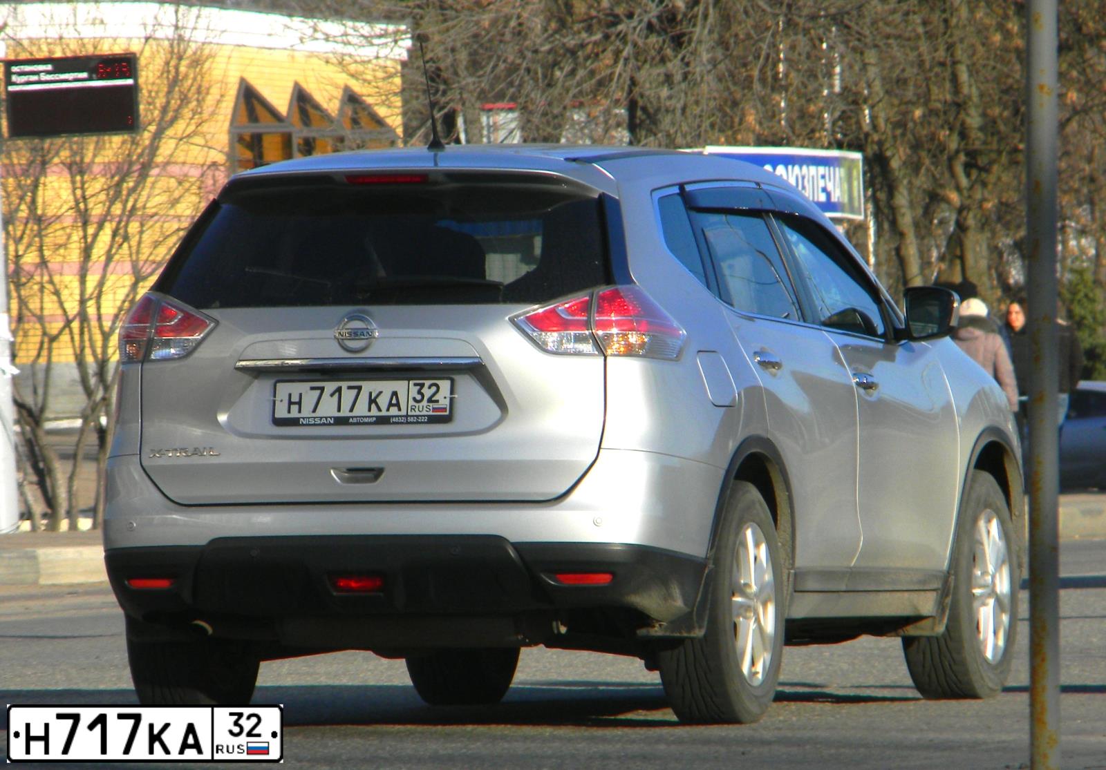 Фото автомобиля NISSAN X-TRAIL, 2016 — госномер Н717КА32. Цвет: СЕРЕБРИСТЫЙ