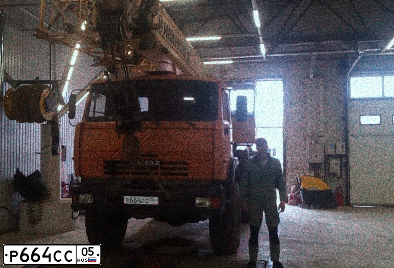 Фото автомобиля KAMAZ 43118 /6X6/, 2013 — госномер Р664СС05. Цвет: Оранжевый