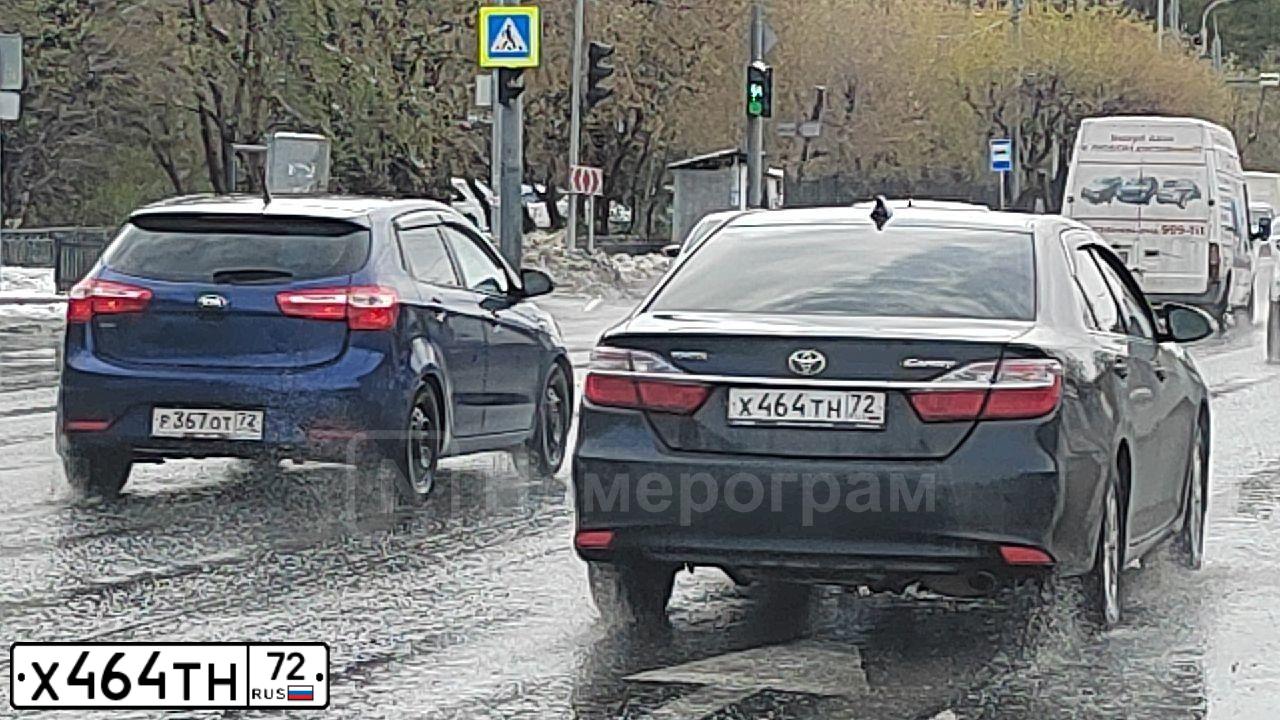Фото автомобиля TOYOTA CAMRY, 2016 — госномер Х464ТН72. Цвет: ТЕМНО-СЕРЫЙ МЕТАЛЛИК