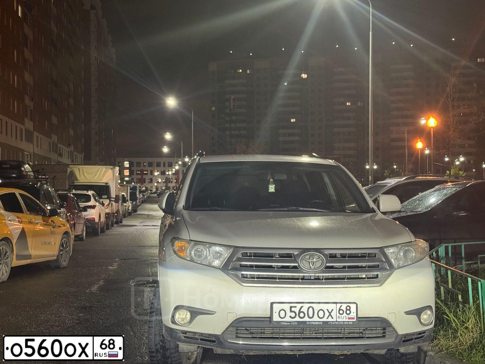 Фото автомобиля TOYOTA HIGHLANDER, 2012 — госномер О560ОХ68. Цвет: Белый