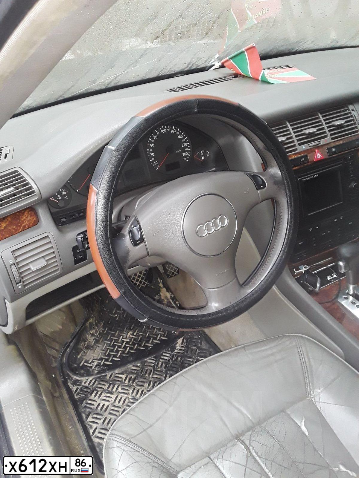 Фото автомобиля AUDI A8, 2000 — госномер Е554ВА53. Цвет: Темно-синий