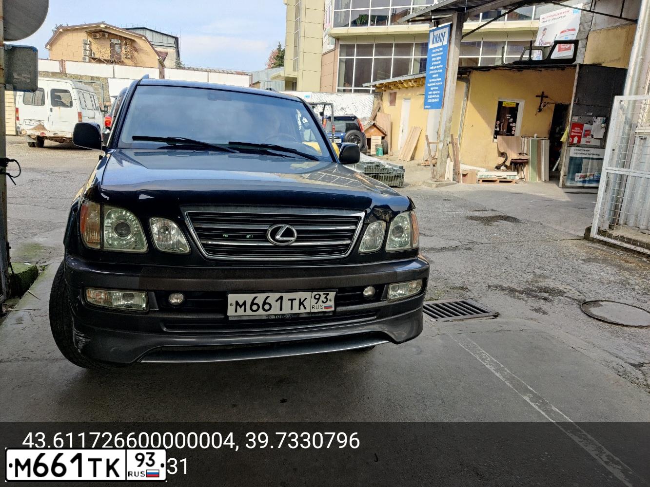Фото автомобиля LEXUS LX, 2003 — госномер М661ТК93. Цвет: ЧЕРНЫЙ