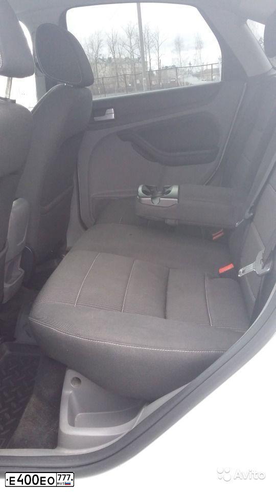 Фото автомобиля FORD FOCUS, 2011 — госномер Е400ЕО777. Цвет: Белый