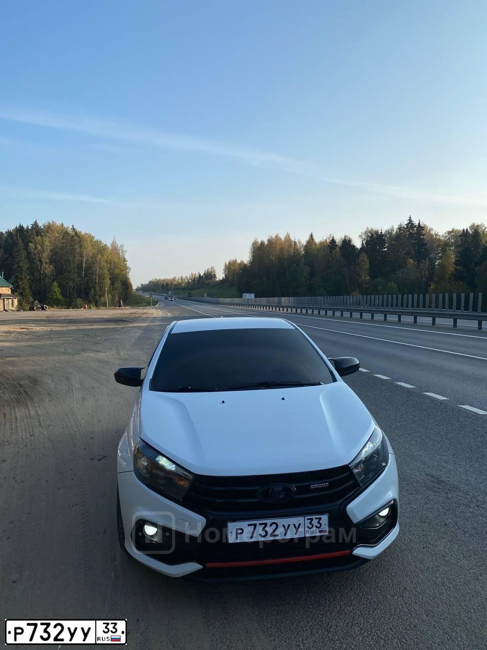 Фото автомобиля LADA VESTA, 2019 — госномер Р732УУ33. Цвет: Белый