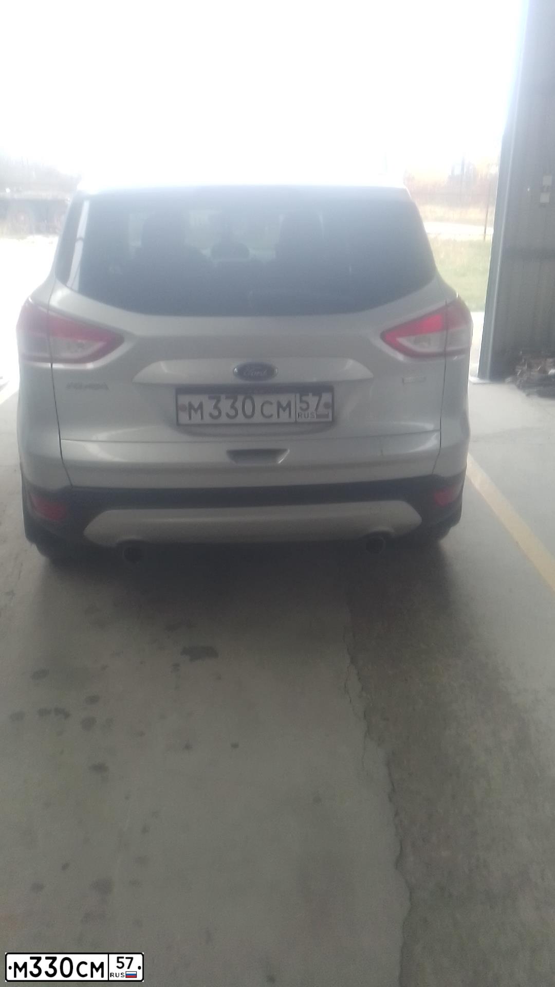 Фото автомобиля FORD KUGA, 2014 — госномер Р600ОК750. Цвет: серебристый