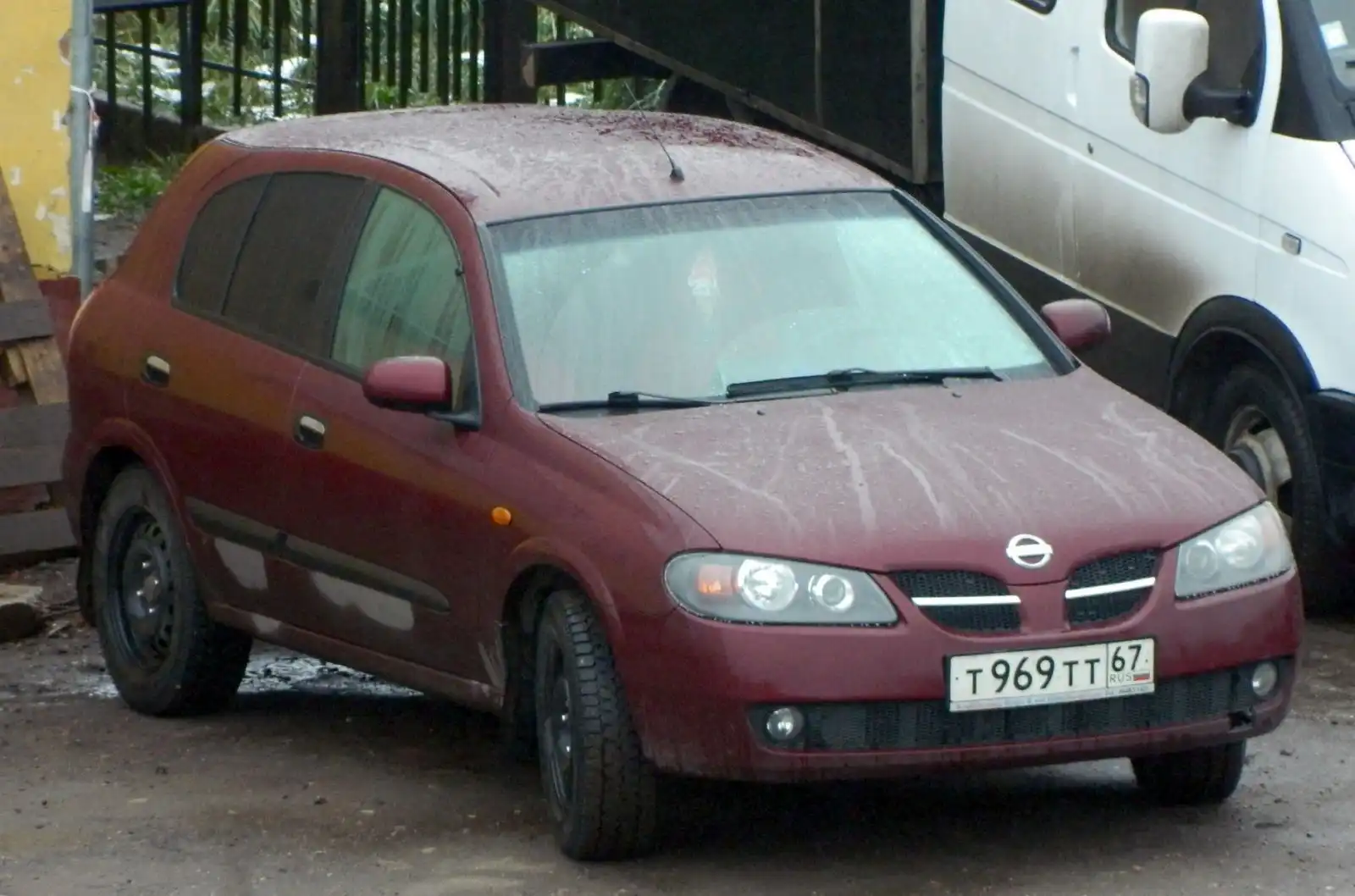 Фото автомобиля NISSAN ALMERA, 2003 — госномер Т969ТТ67. Цвет: КРАСНЫЙ