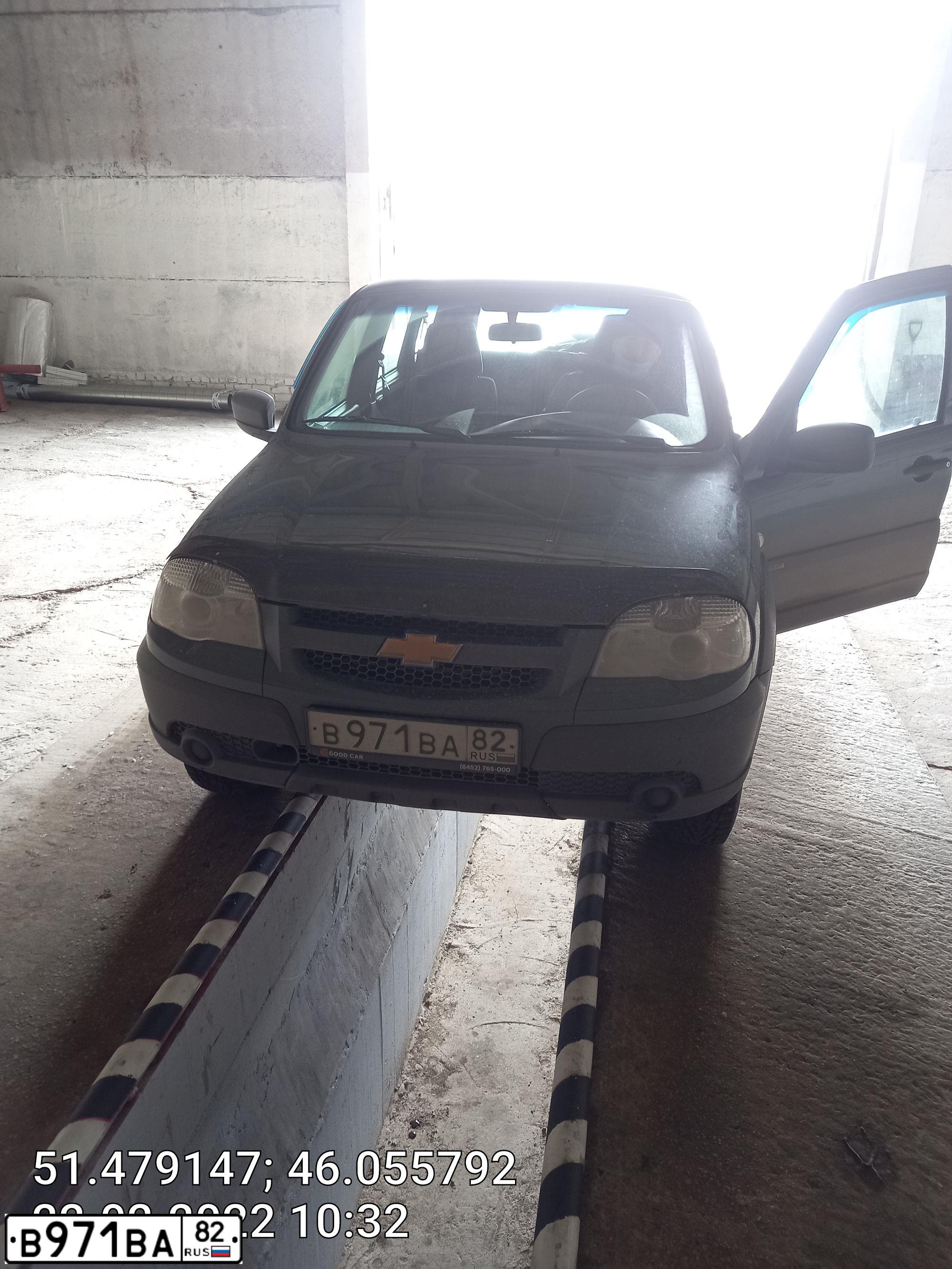 Фото автомобиля CHEVROLET T NIVA, 2017 — госномер К536НВ164. Цвет: темный серо-зеленый металлик
