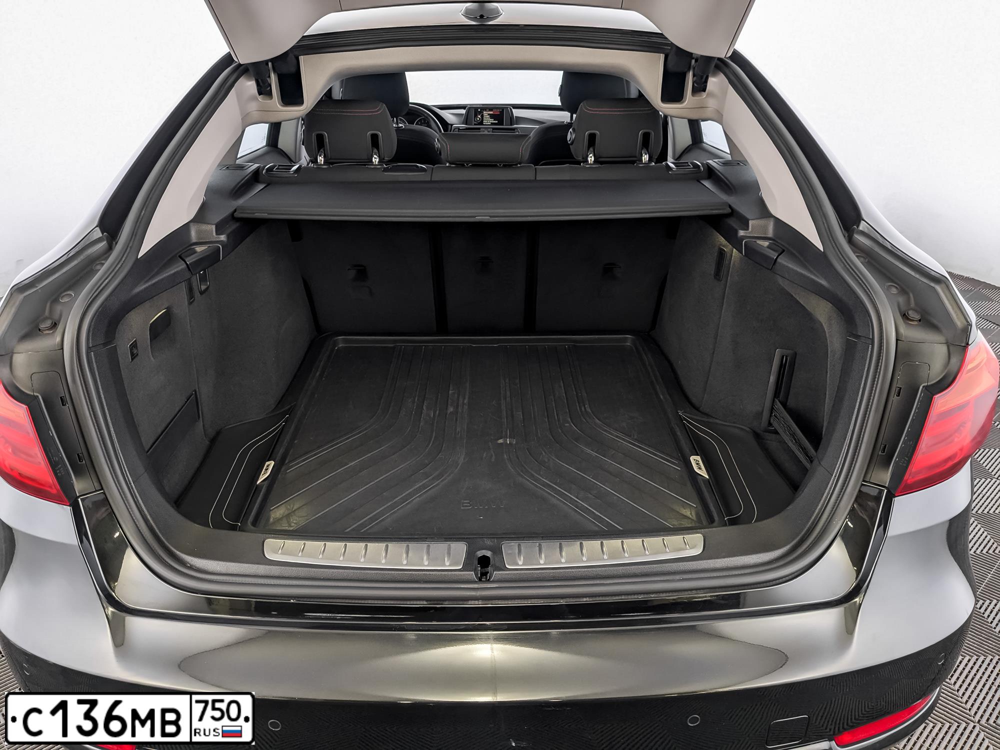 Фото автомобиля BMW SERIE 3 GT, 2014 — госномер С136МВ750. Цвет: ЧЕРНЫЙ