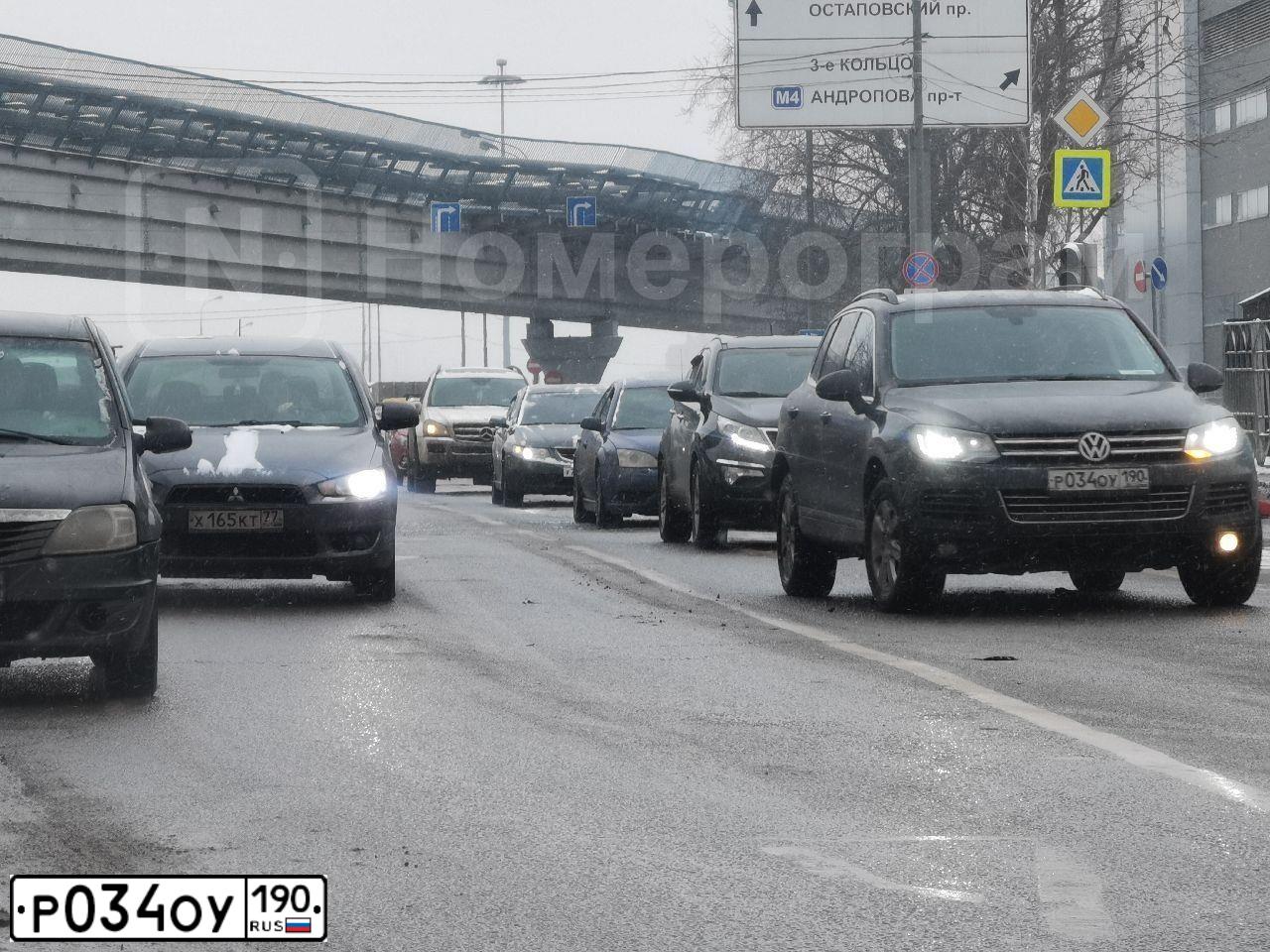 Фото автомобиля VOLKSWAGEN TOUAREG, 2011 — госномер М209КН198. Цвет: ЧЕРНЫЙ