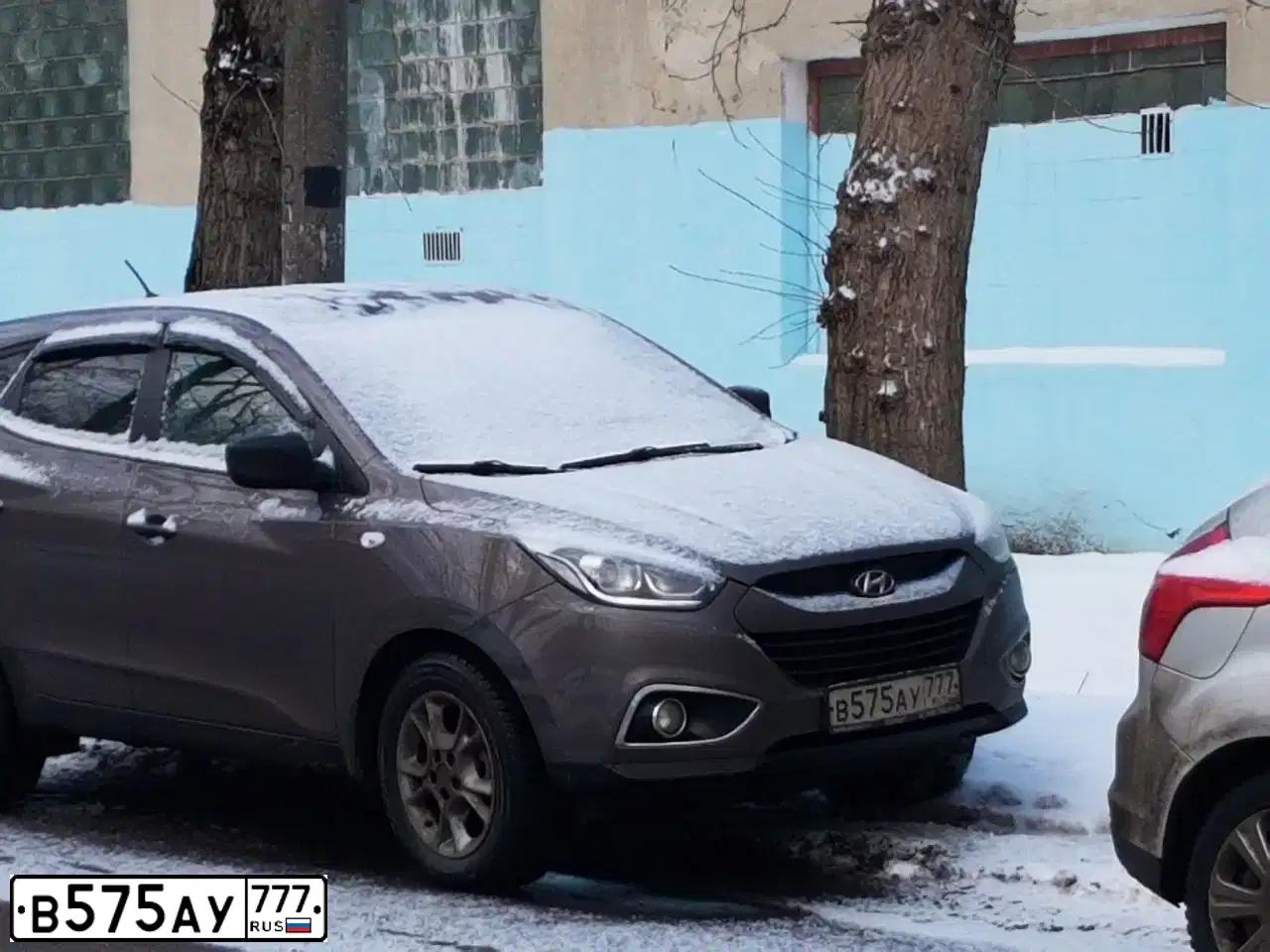 Фото автомобиля HYUNDAI IX35, 2014 — госномер В575АУ777. Цвет: КОРИЧНЕВЫЙ