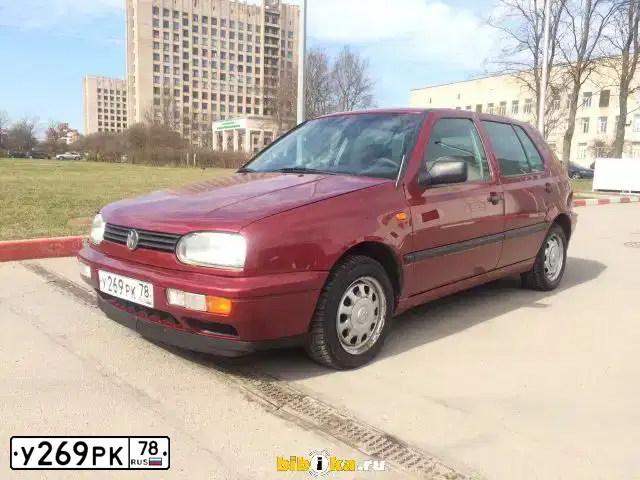 Фото автомобиля VOLKSWAGEN POLO, 1996 — госномер Е557МО147. Цвет: Красный (вишневый)