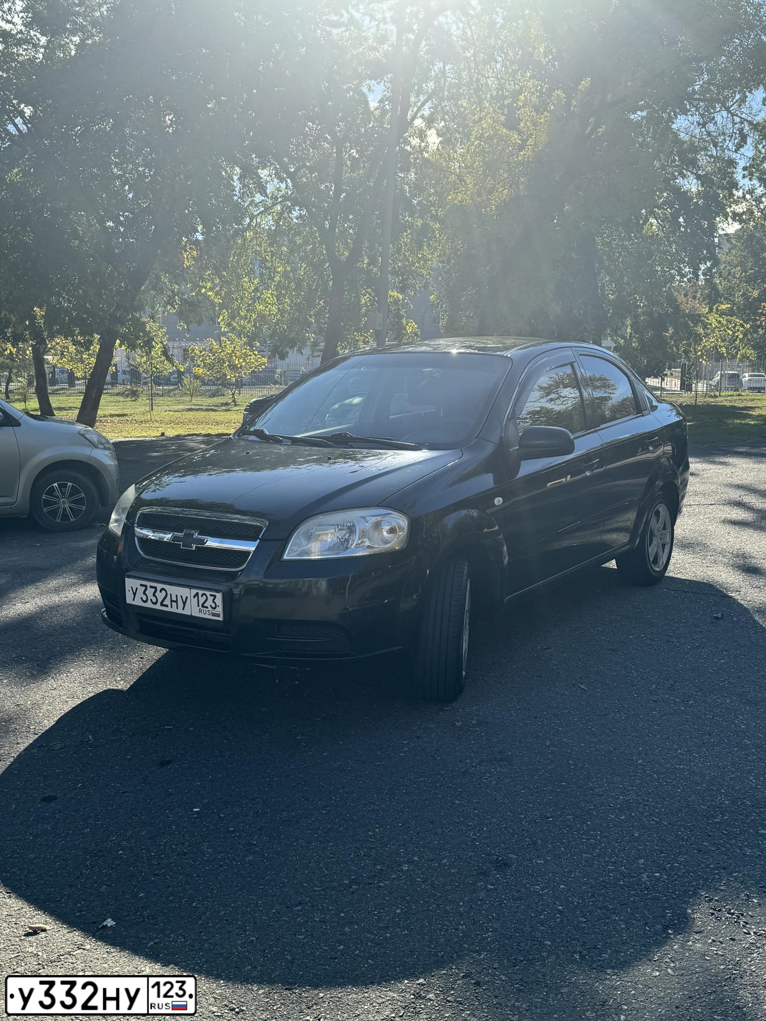 Фото автомобиля CHEVROLET AVEO, 2011 — госномер У332НУ123. Цвет: ЧЕРНЫЙ