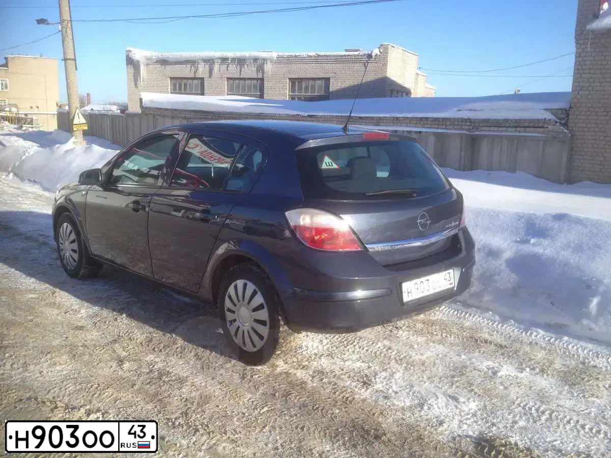 Фото автомобиля LADA 2190 GRANTA, 2018 — госномер В894ХН43. Цвет: Белый
