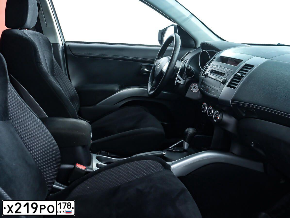 Фото автомобиля MITSUBISHI OUTLANDER, 2010 — госномер А183РА147. Цвет: ЖЕМЧУЖНО-БЕЛЫЙ