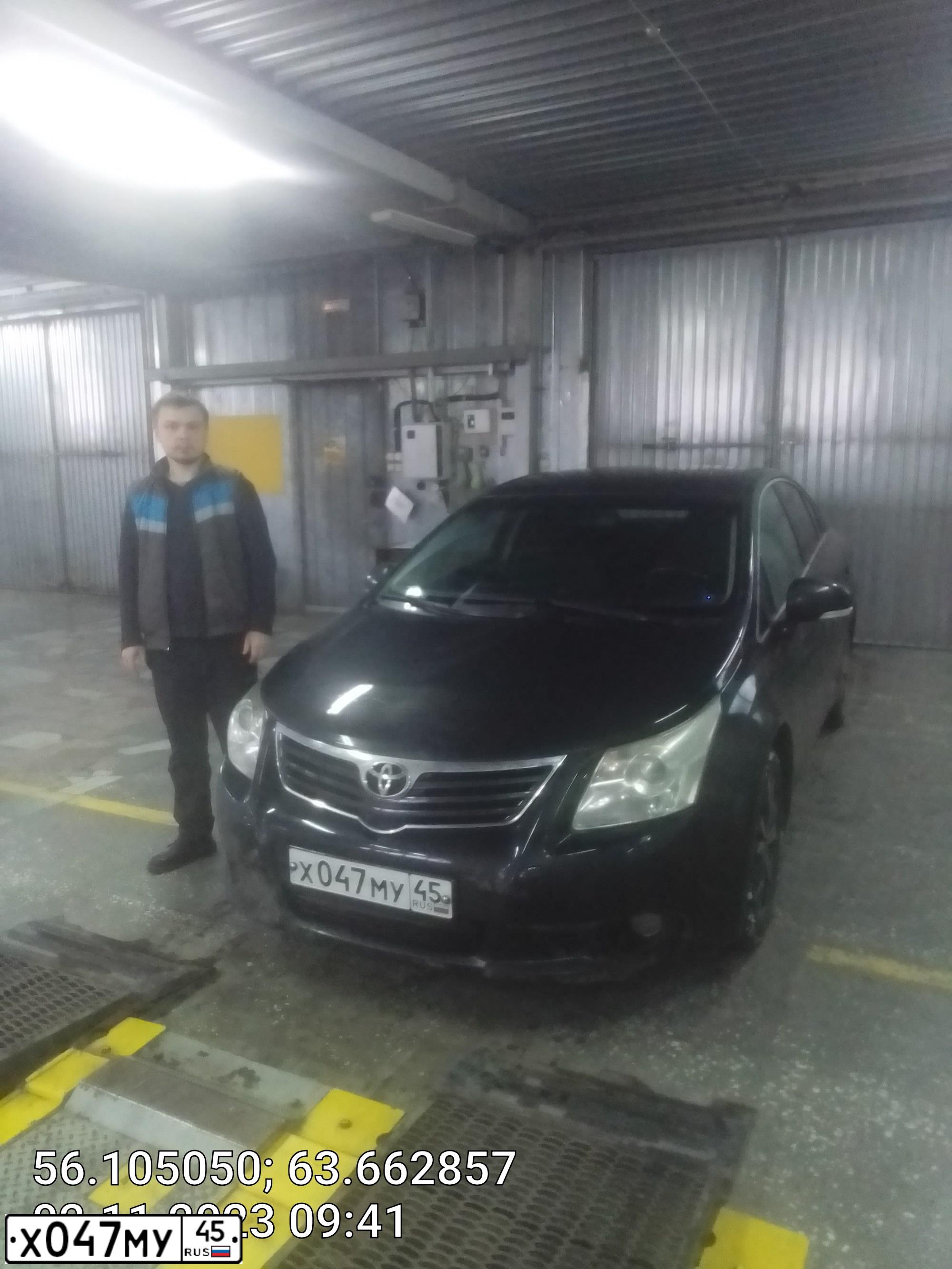 Фото автомобиля TOYOTA AVENSIS, 2009 — госномер Т636ТР86. Цвет: ЧЕРНЫЙ