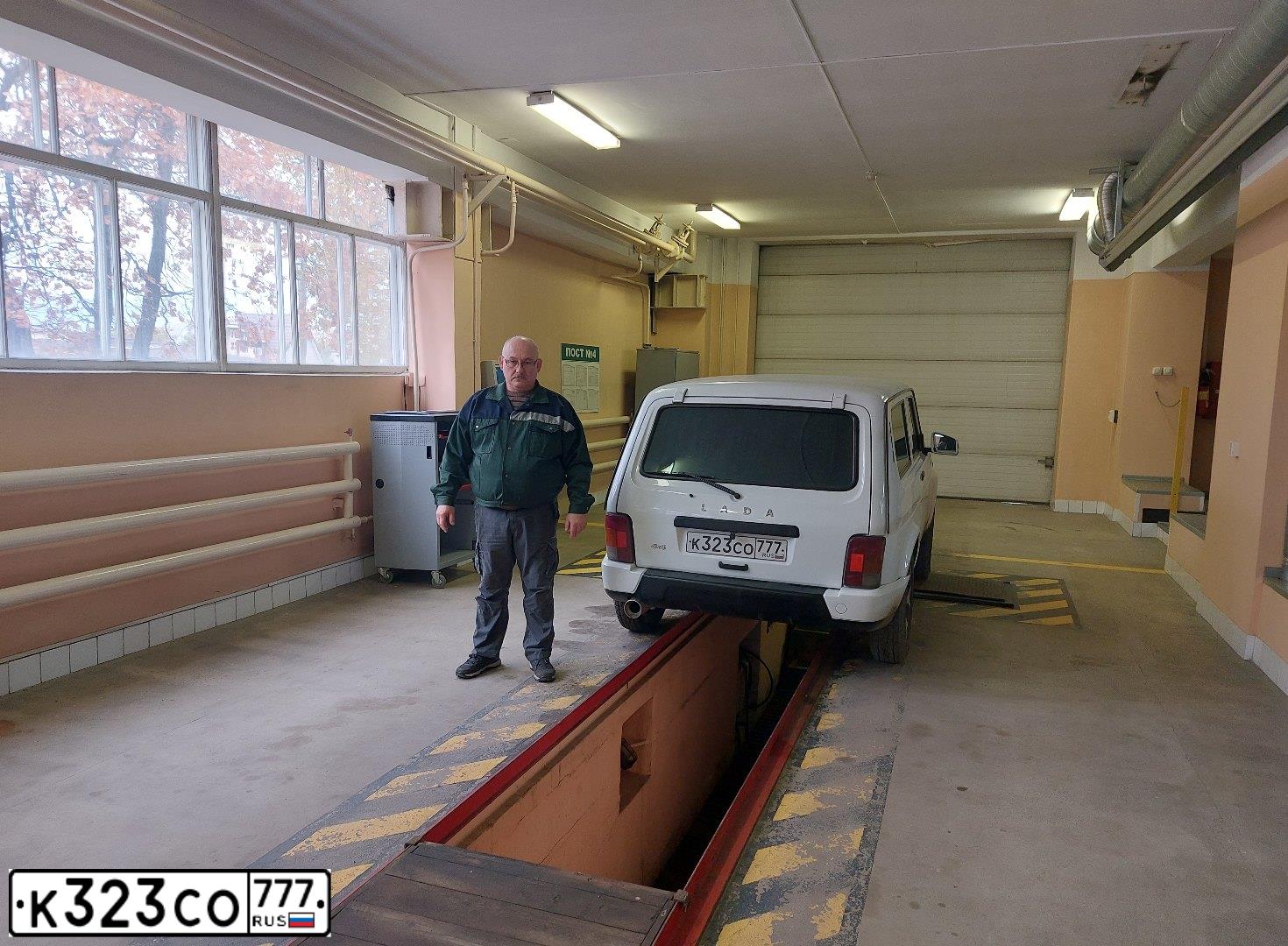 Фото автомобиля LADA 2121 NIVA, 2018 — госномер К948НЕ799. Цвет: Белый