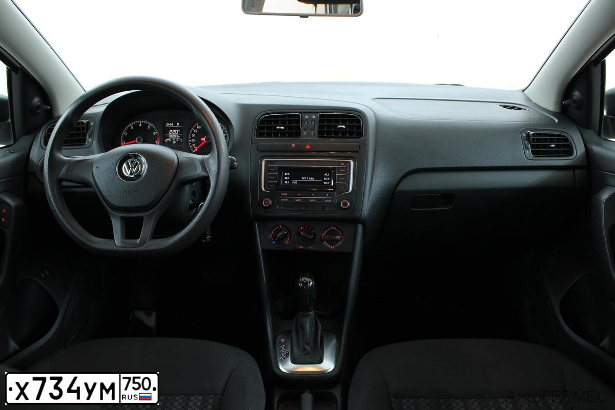 Фото автомобиля VOLKSWAGEN POLO, 2019 — госномер М357НР28. Цвет: Белый