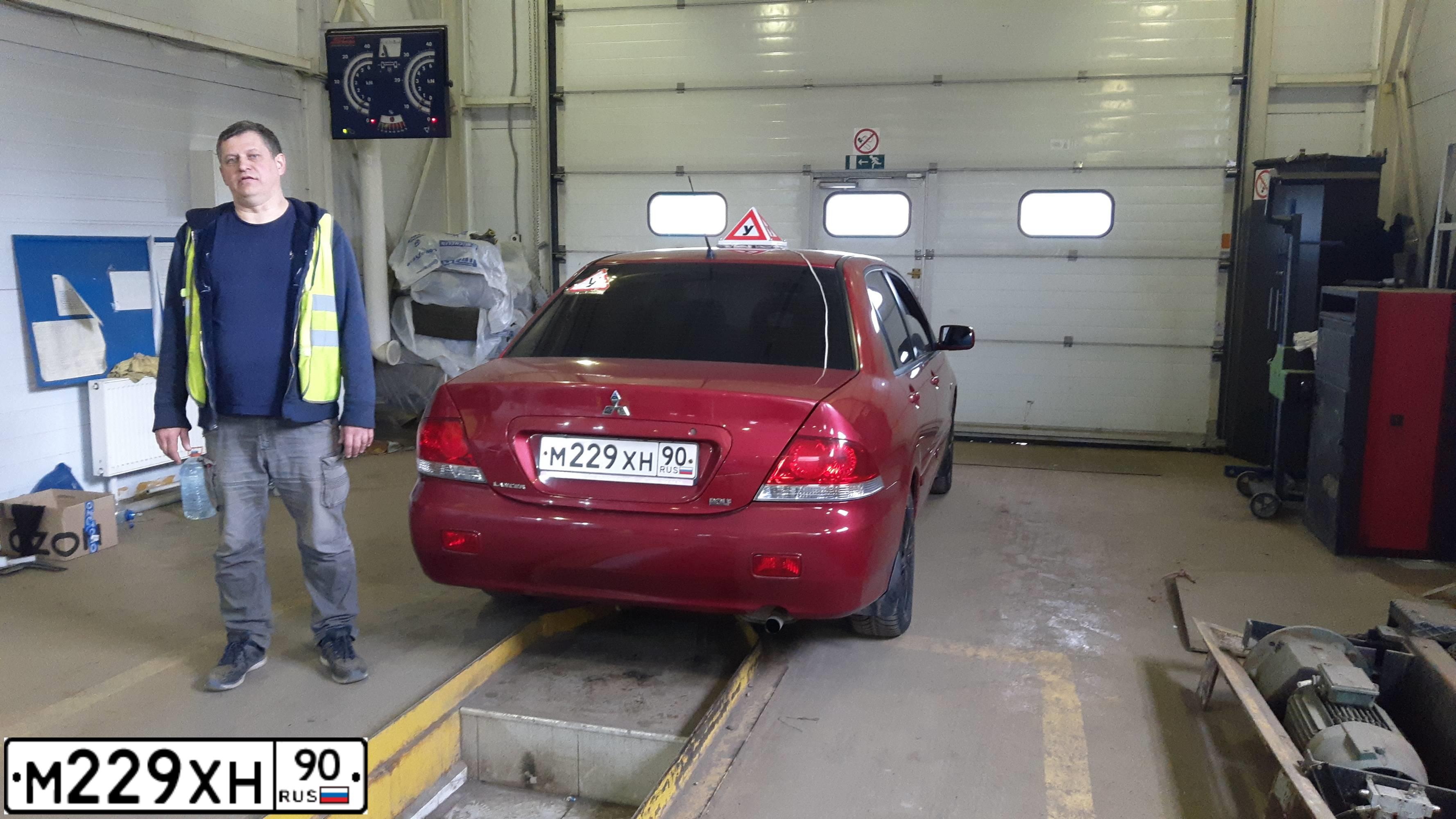 Фото автомобиля MITSUBISHI  LANCER 1.6, 2005 — госномер В985ВХ550. Цвет: Красный