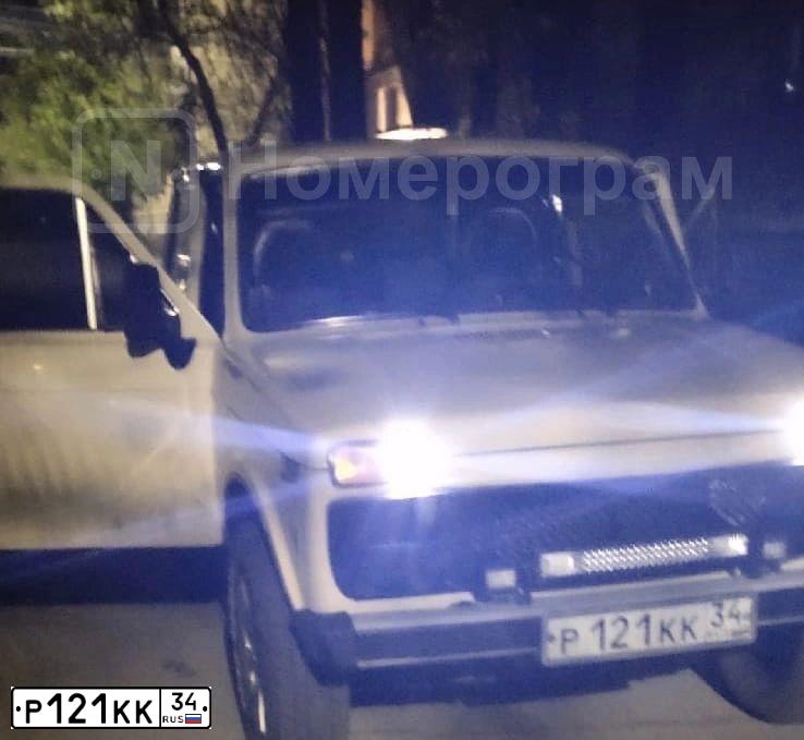Фото автомобиля ВАЗ 21213, 1998 — госномер Р121КК34. Цвет: СВЕТЛО ЖЕЛТЫЙ