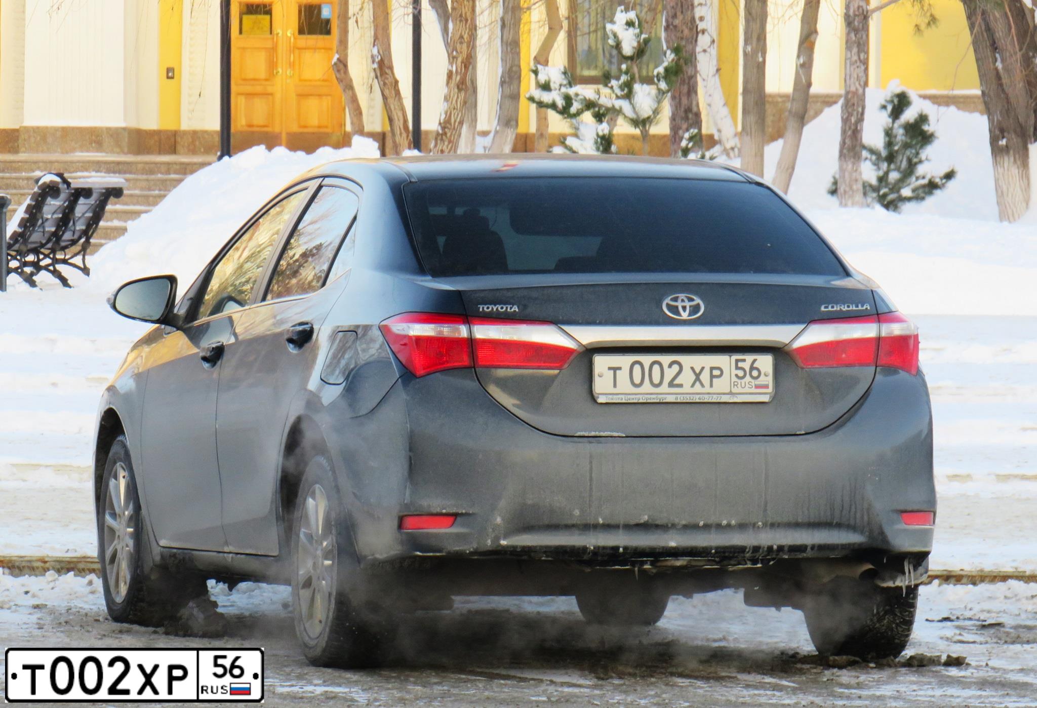 Фото автомобиля TOYOTA COROLLA, 2013 — госномер Р939ОМ64. Цвет: ТЕМНО СЕРЫЙ