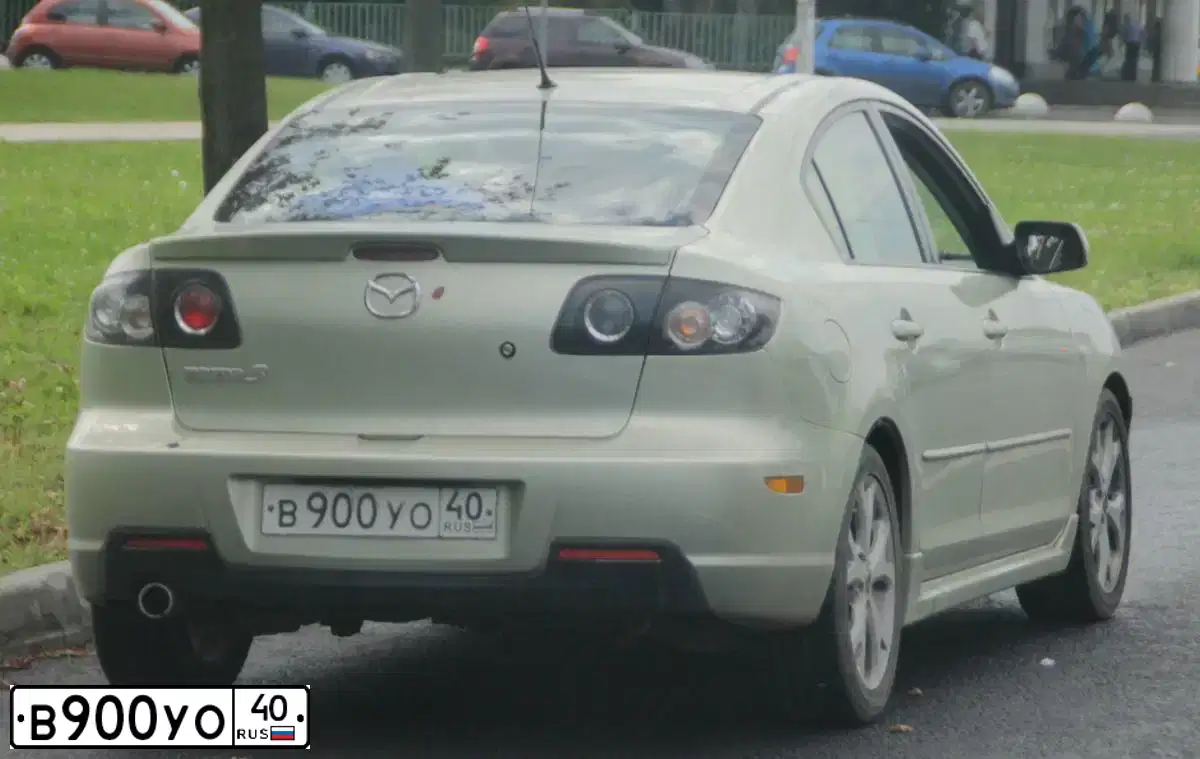 Фото автомобиля MAZDA 3, 2008 — госномер Р303УУ40. Цвет: ЗОЛОТИСТЫЙ