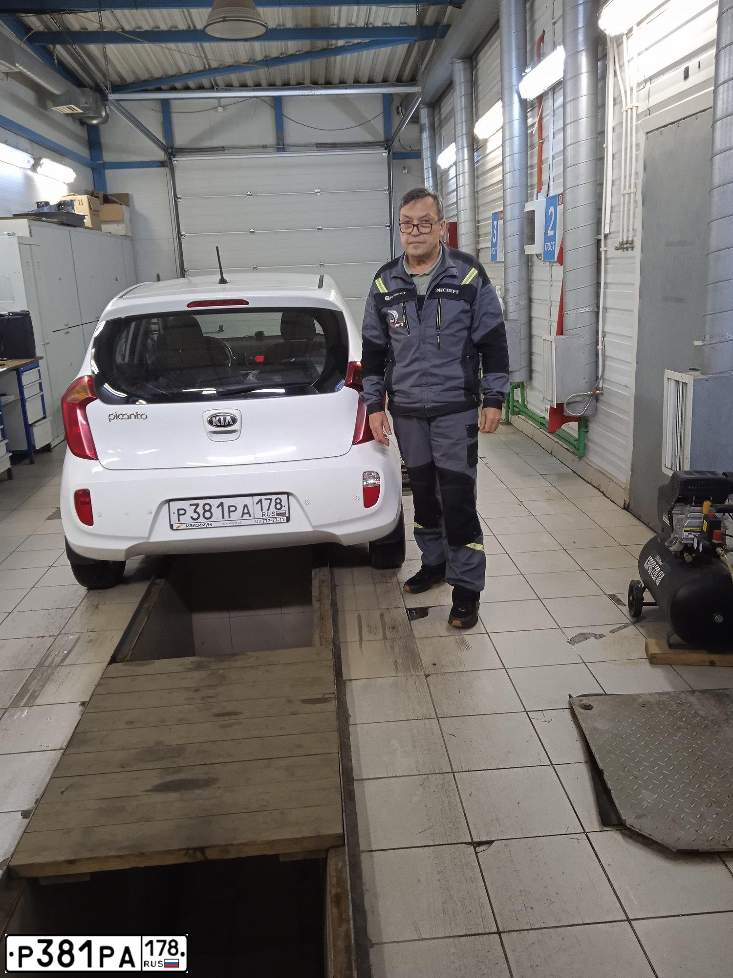 Фото автомобиля KIA PICANTO / MORNING, 2013 — госномер Р381РА178. Цвет: Белый