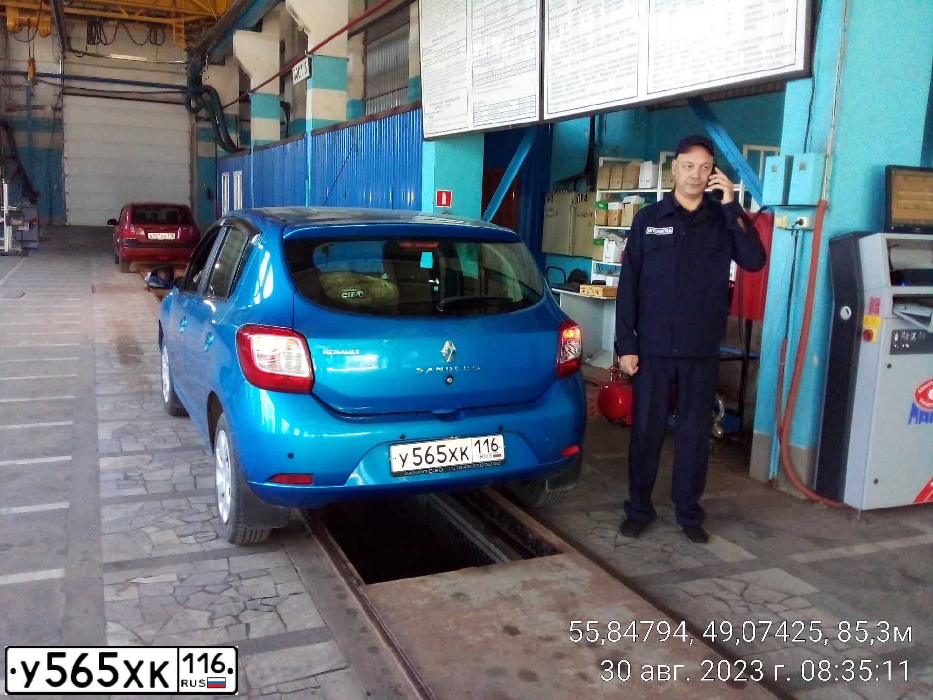 Фото автомобиля RENAULT SANDERO, 2015 — госномер С957ВО716. Цвет: СВЕТЛО-СИНИЙ