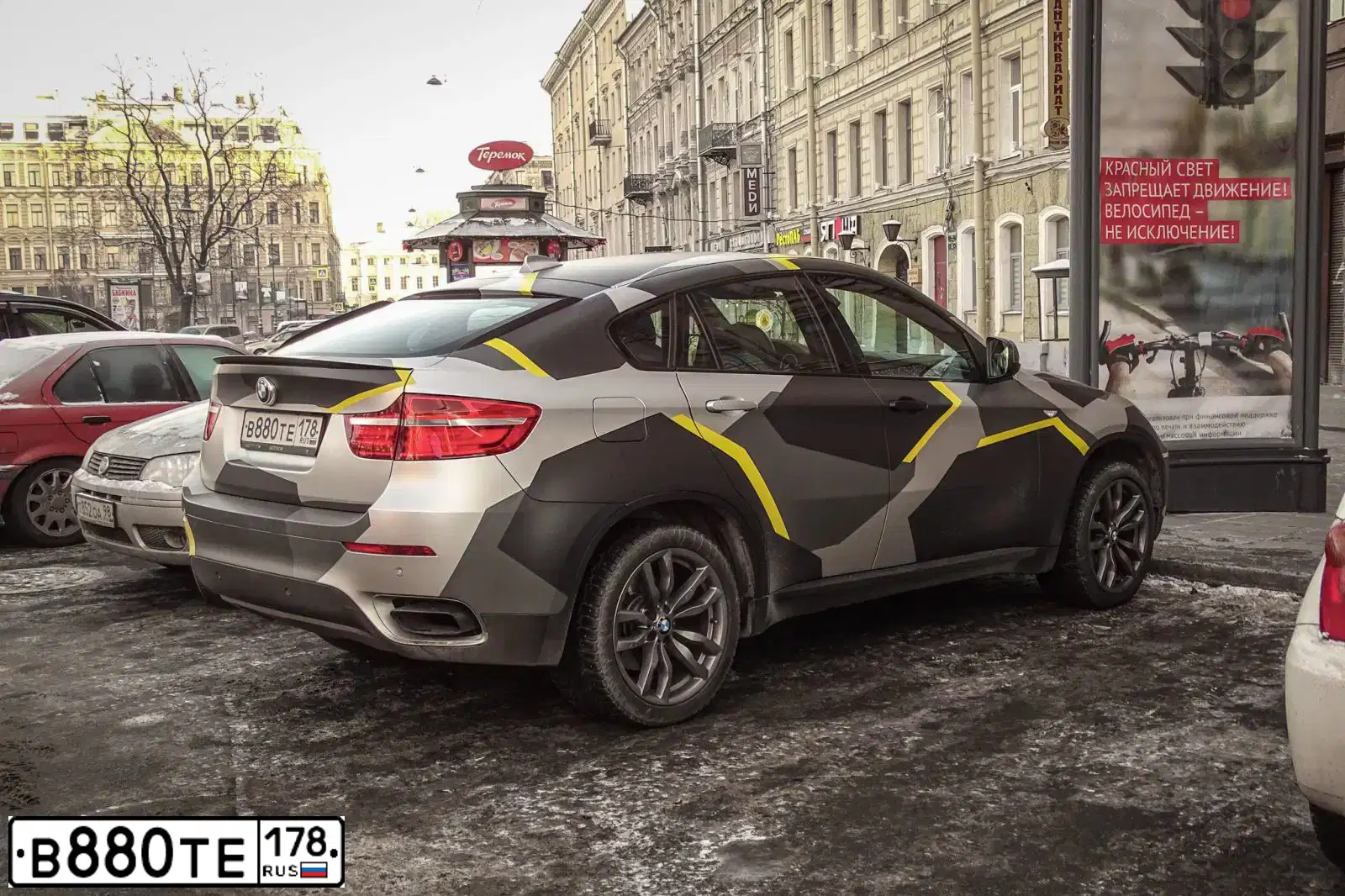 Фото автомобиля BMW X6M, 2013 — госномер В880ТЕ178. Цвет: БЕЛЫЙ