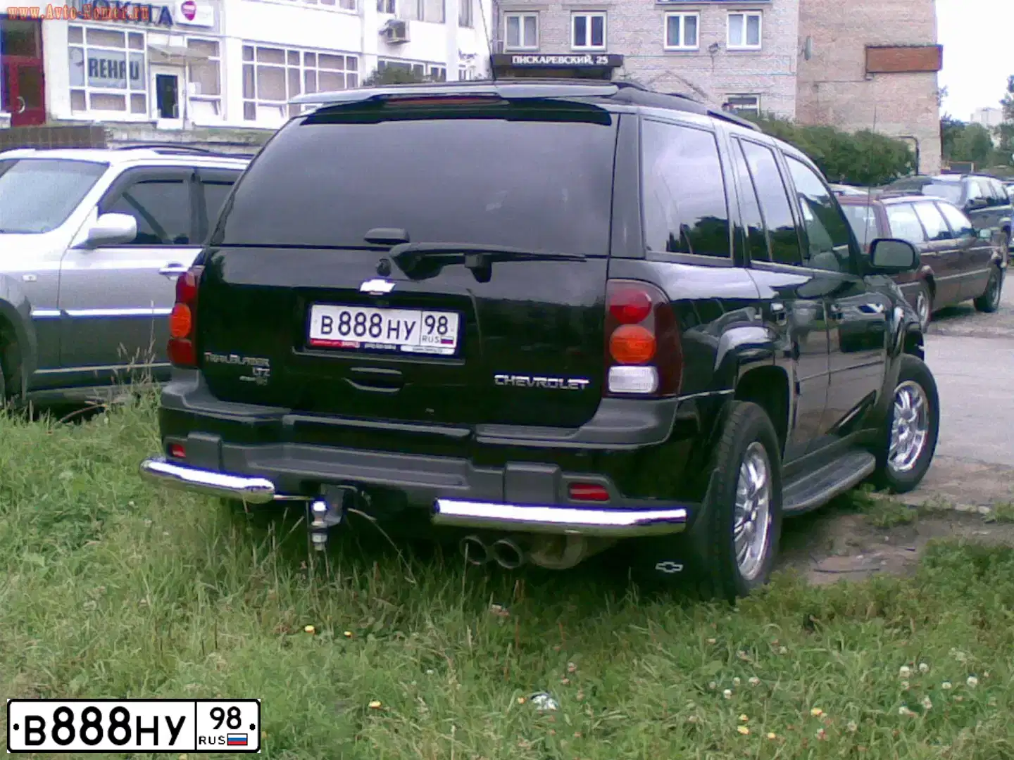 Фото автомобиля CHEVROLET TRAILBLAZER, 2007 — госномер В888НУ98. Цвет: ЧЕРНЫЙ