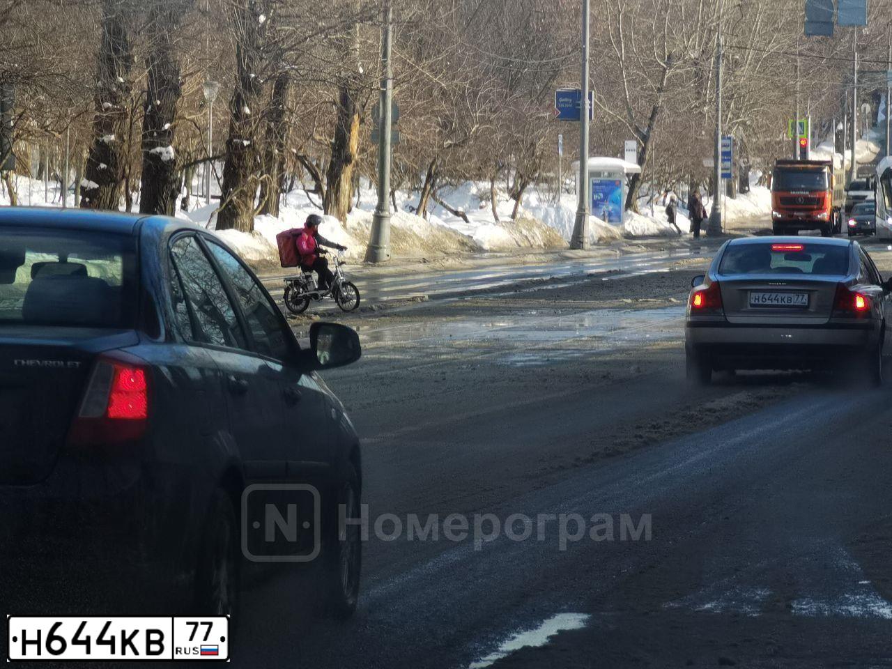 Фото автомобиля VOLVO S60, 2001 — госномер Н644КВ77. Цвет: БЕЖЕВЫЙ