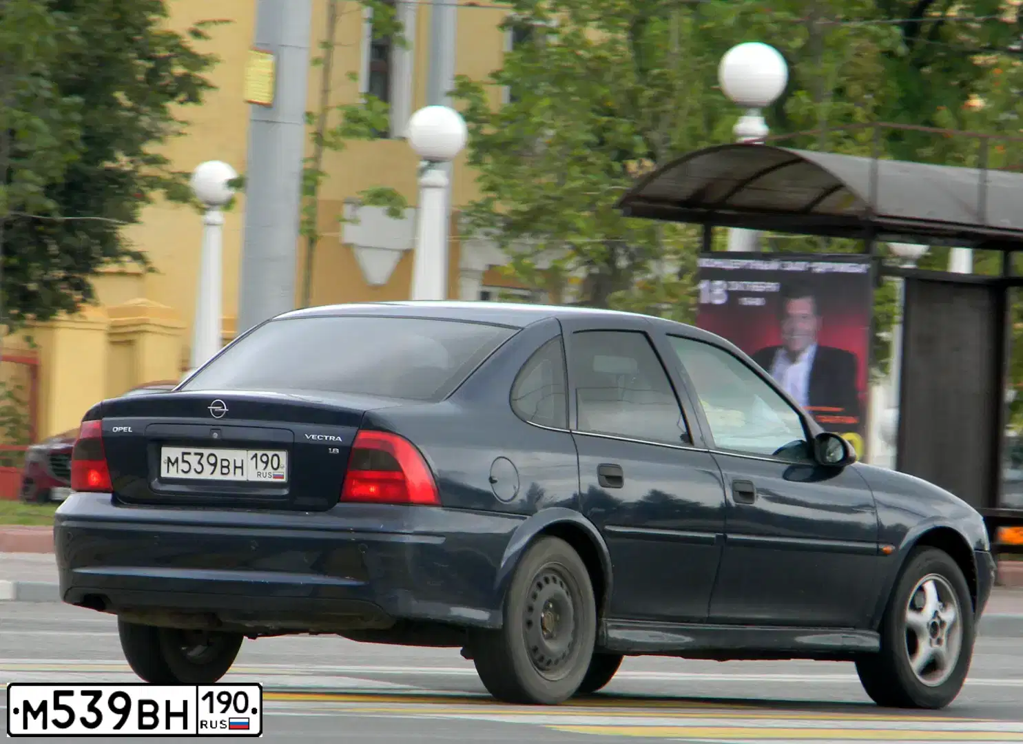 Фото автомобиля OPEL VECTRA, 2001 — госномер О578ТЕ177. Цвет: синий
