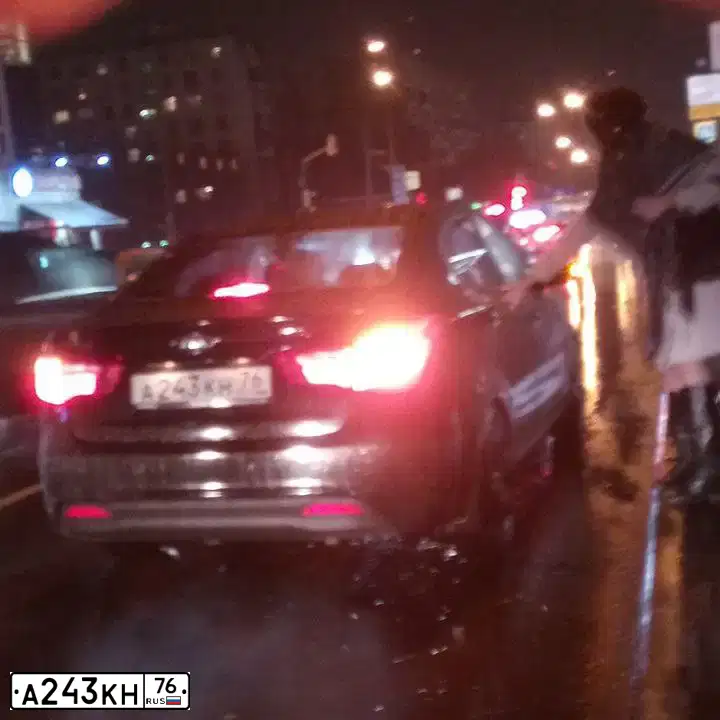 Фото автомобиля KIA RIO, 2012 — госномер В752КХ37. Цвет: ЧЕРНЫЙ