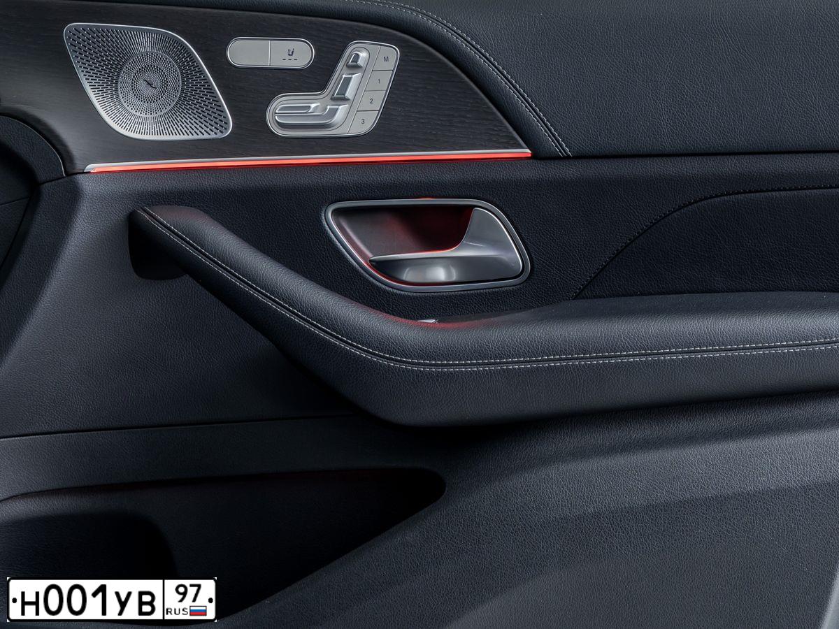 Фото автомобиля BMW SERIE 1, 2011 — госномер К438АУ797. Цвет: Красный