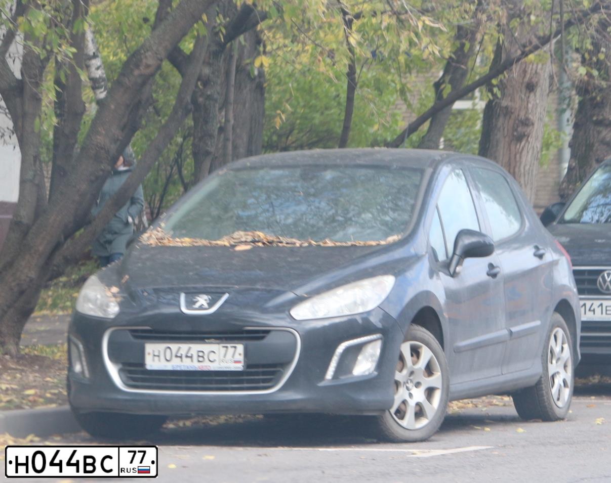 Фото автомобиля PEUGEOT 308, 2012 — госномер Н044ВС77. Цвет: ЧЕРНЫЙ