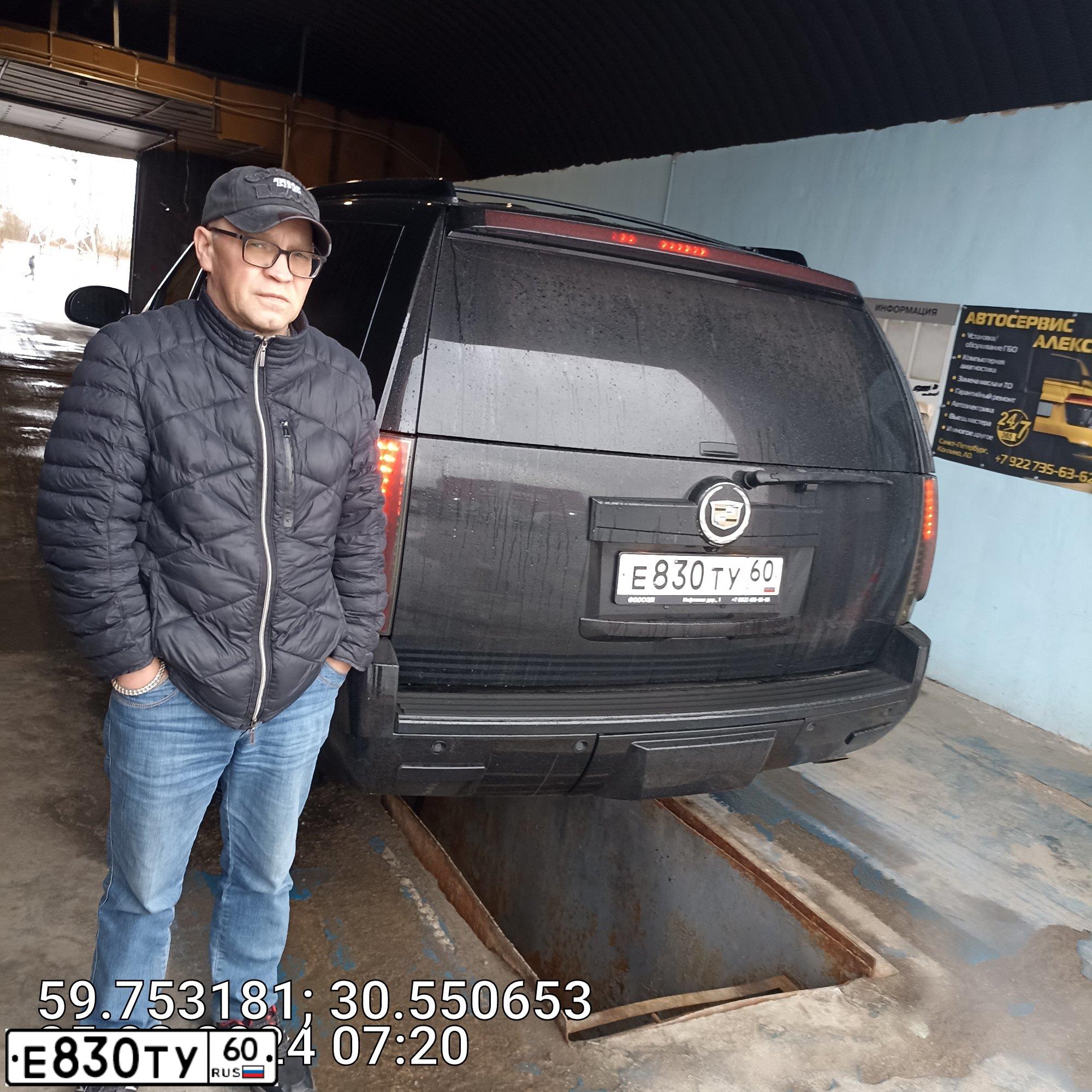Фото автомобиля CADILLAC ESCALADE, 2011 — госномер К602ОН147. Цвет: ЧЕРНЫЙ