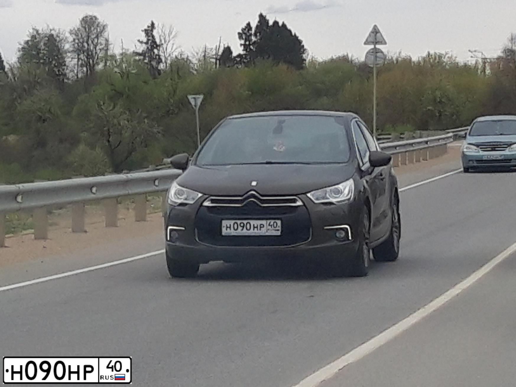 Фото автомобиля CITROEN DS4, 2013 — госномер Н090НР40. Цвет: Коричневый
