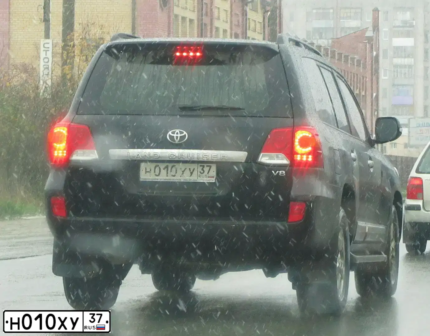 Фото автомобиля TOYOTA LANDCRUISER 200, 2012 — госномер Н010ХУ37. Цвет: ЧЕРНЫЙ