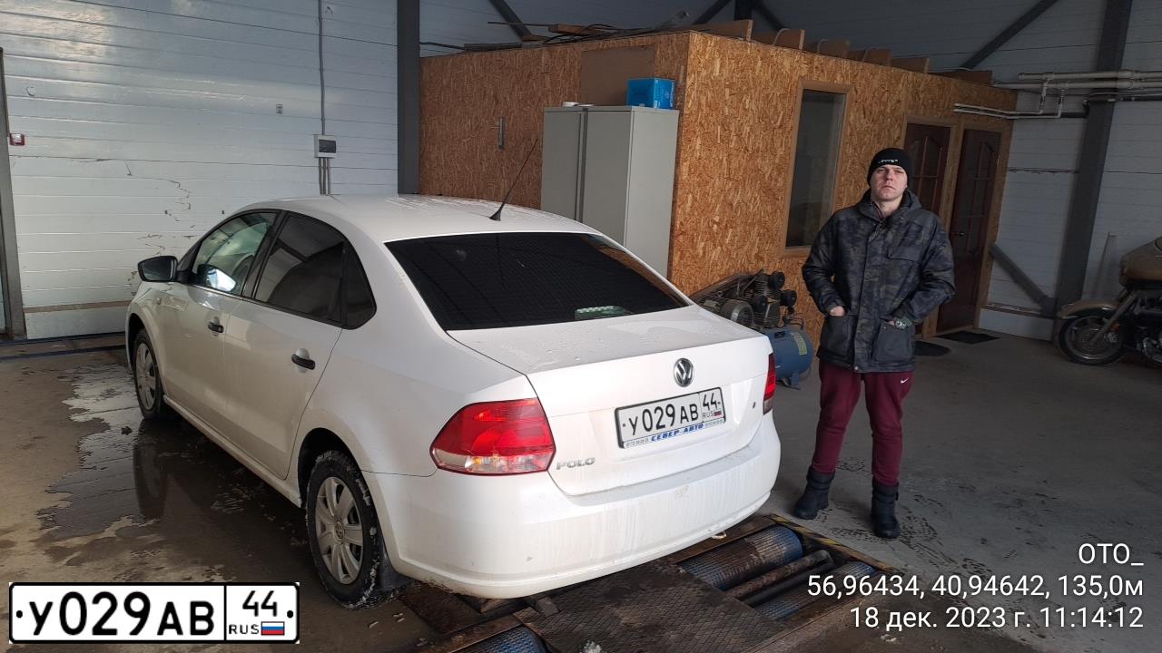 Фото автомобиля VOLKSWAGEN POLO, 2011 — госномер В541ТК37. Цвет: Белый