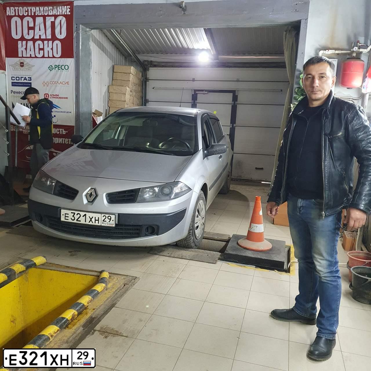 Фото автомобиля RENAULT MEGANE, 2007 — госномер М820НР35. Цвет: Светло-Серо-Голубой