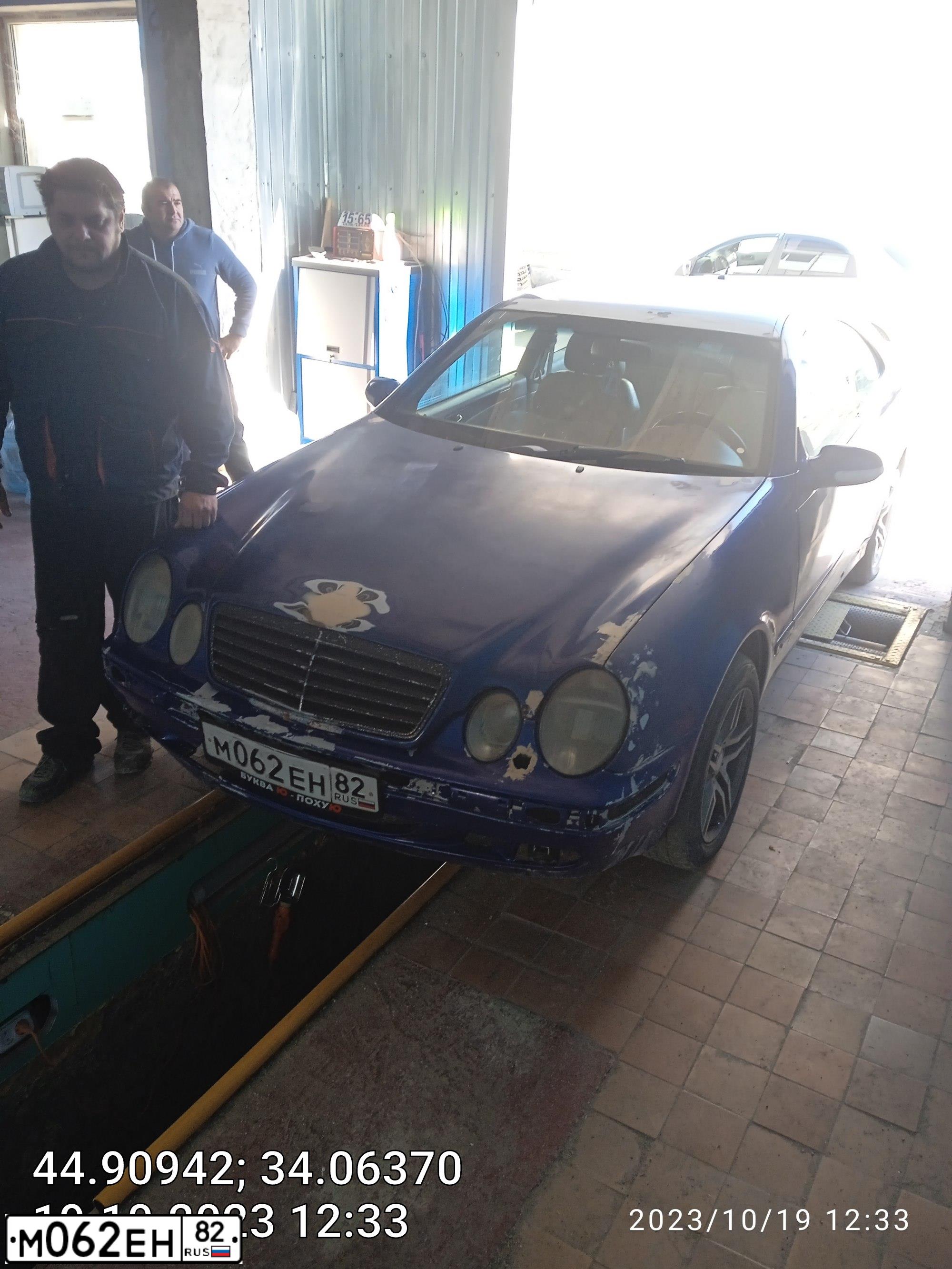 Фото автомобиля MERCEDES CLK-KLASSE, 1999 — госномер М062ЕН82. Цвет: синий