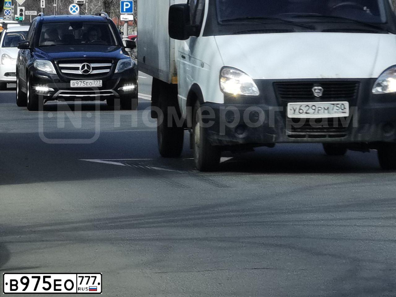 Фото автомобиля MERCEDES GLK-KLASSE, 2014 — госномер В975ЕО777. Цвет: ЧЕРНЫЙ